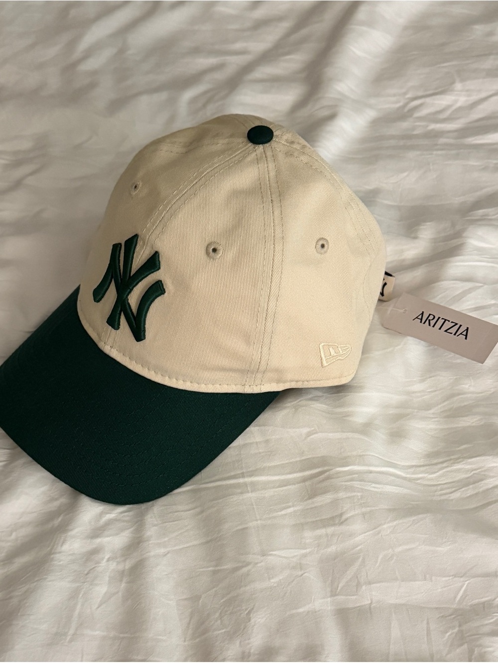 Aritzia NWT Yankees Beige and Dark Green NY Cap